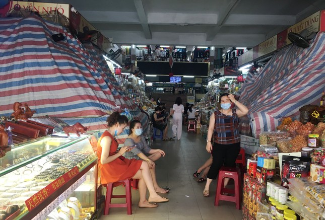 Chợ Hàn thời Covid-19: Nhiều tiểu thương đóng quầy, than trời ảnh 3