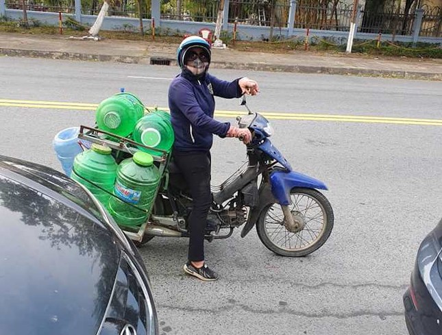 ‘Các chú cứ uống đi, chị không lấy tiền!’ ảnh 1