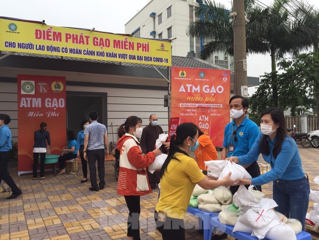 Cây ATM gạo đến với người nghèo và công nhân ở Bắc Ninh ảnh 1