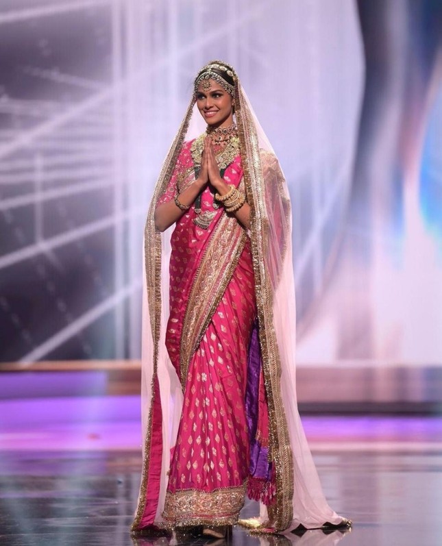 Chiêm ngưỡng nhan sắc “hớp hồn” được dự đoán đăng quang Miss Universe của Hoa hậu Ấn Độ ảnh 8