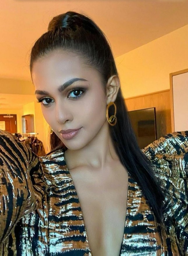Chiêm ngưỡng nhan sắc “hớp hồn” được dự đoán đăng quang Miss Universe của Hoa hậu Ấn Độ ảnh 3