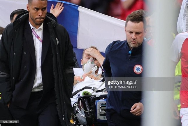 Cập nhật mới nhất: Ngôi sao đội tuyển Đan Mạch đột quỵ trên sân đã qua cơn nguy kịch ảnh 4