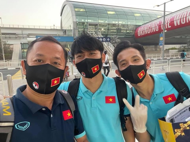 Trước khi lên đường về nước, một cầu thủ của đội tuyển Việt Nam bị mất điện thoại ở Dubai ảnh 1