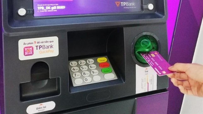 Cách rút tiền, thanh toán bằng thẻ ATM gắn chip nhanh chóng trong 30 giây, bạn biết chưa? ảnh 1