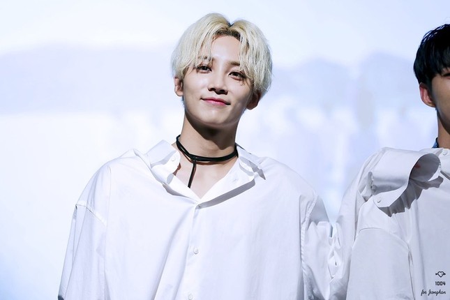 Hóa ra showbiz Hàn có vô vàn idol nam sở hữu bờ vai “rộng như Thái Bình Dương” ảnh 12