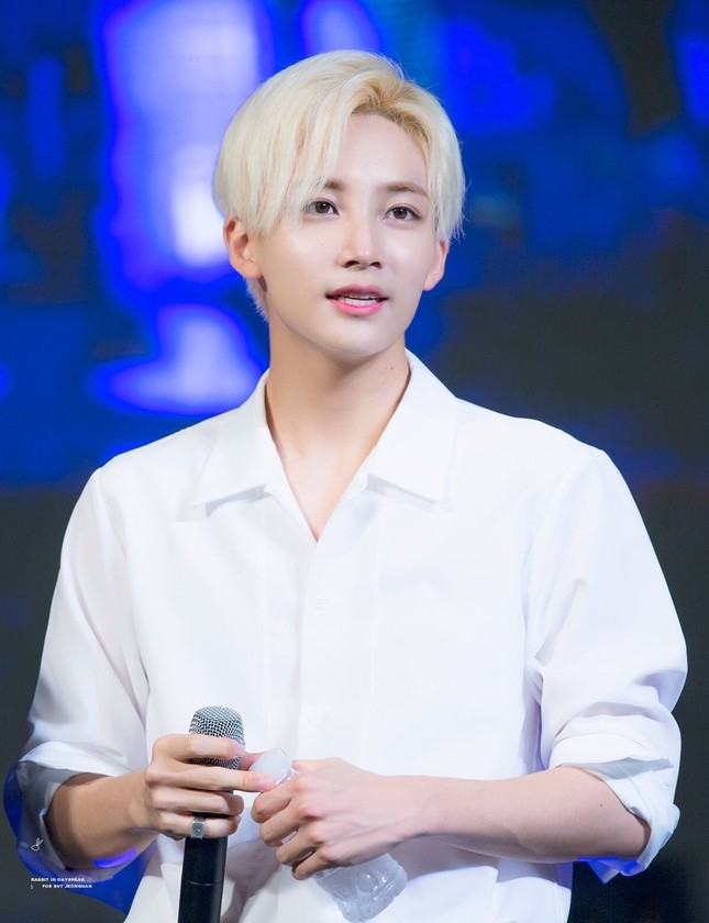 Hóa ra showbiz Hàn có vô vàn idol nam sở hữu bờ vai “rộng như Thái Bình Dương” ảnh 11