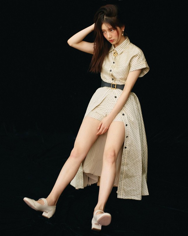 Suzy xinh đẹp sang trọng “không có đối thủ” trên bìa tạp chí VOGUE Hàn tháng 6 ảnh 4