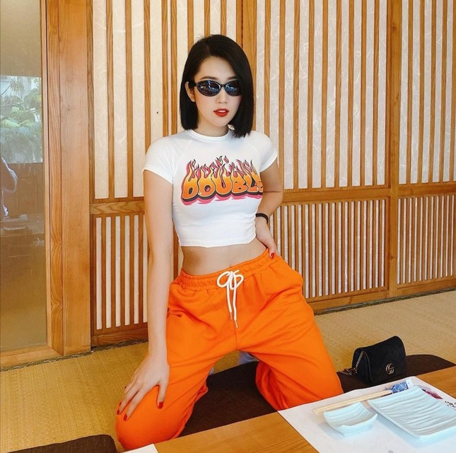 Thời trang sao Việt tuần qua: Trang phục sắc trắng lên ngôi, làm dịu những ngày oi nóng ảnh 4