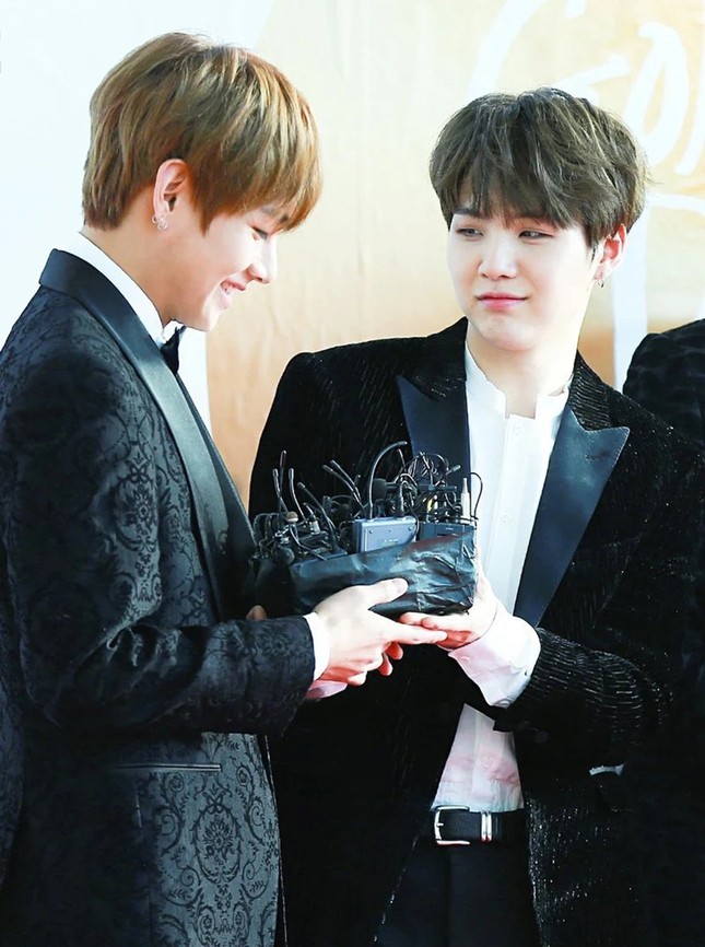 BTS nói gì khi được hỏi “Bạn muốn các thành viên khác nghĩ về mình thế nào?“ ảnh 3