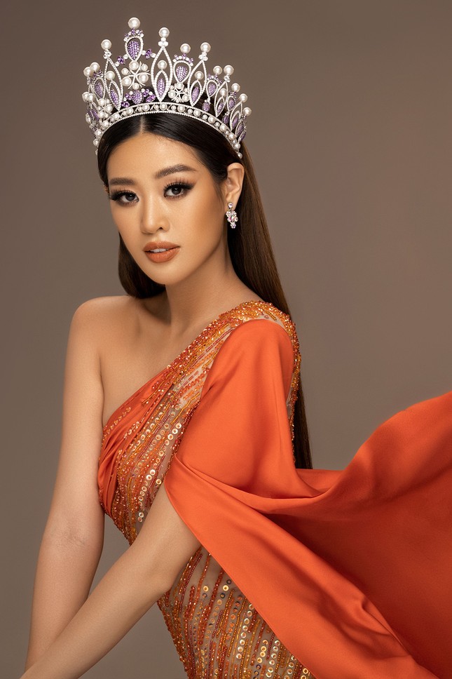 Hoa hậu Khánh Vân khoe thần thái sang trọng, sẵn sàng cho sàn đấu Miss Universe 2020 ảnh 3