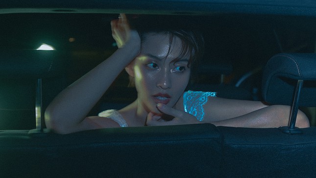 Khả Ngân gây sốc khi cắt phăng mái tóc dài, bất ngờ chuyển sang hình tượng tomboy ảnh 1