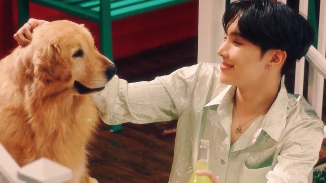 BTS ôn nhu dịu dàng đúng chuẩn “boyfriend” trong MV tiếng Nhật "Stay Gold" ảnh 11