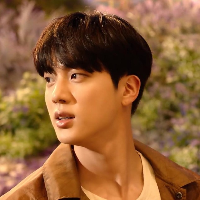BTS ôn nhu dịu dàng đúng chuẩn “boyfriend” trong MV tiếng Nhật "Stay Gold" ảnh 13