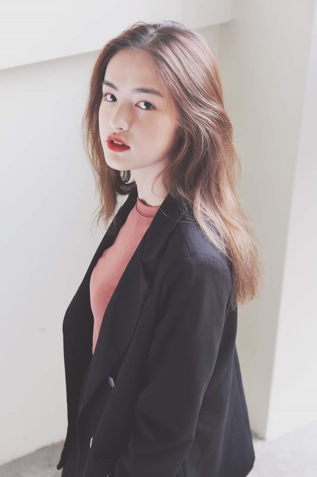 Hoa khôi ĐH Ngoại thương Hà Nội 2019: Học lực siêu giỏi, ứng viên sáng giá của HH Việt Nam ảnh 2