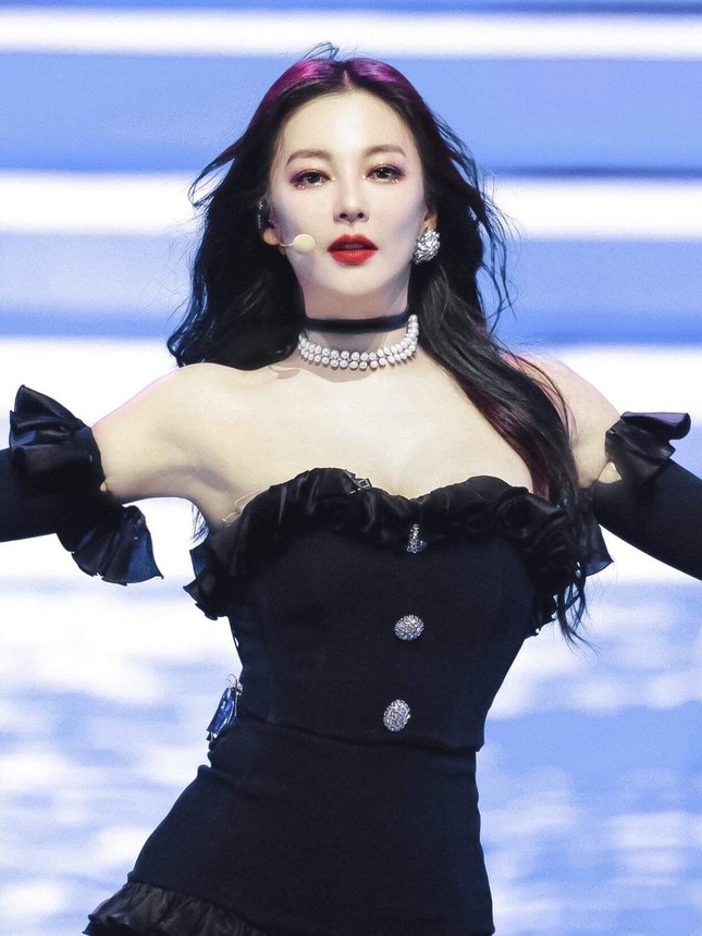 Trương Vũ Kỳ gây bão với body đỉnh trên "Tỷ Tỷ Đạp Gió Rẽ Sóng", váy “đụng hàng” Jennie ảnh 5