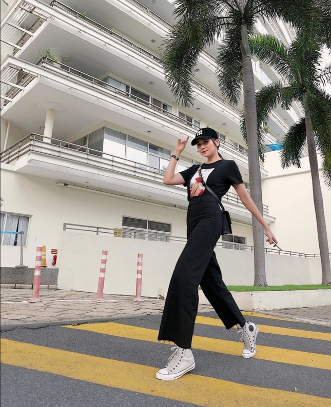 Dàn mỹ nhân Việt lại trổ tài “mix&match” trang phục cực kỳ bắt mắt, bạn sẽ chọn ai? ảnh 2