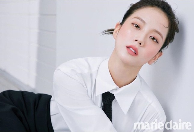 Vừa kiêu sa vừa dịu dàng lại có phần nổi loạn, chỉ có thể là Jisoo (BLACKPINK)! ảnh 2