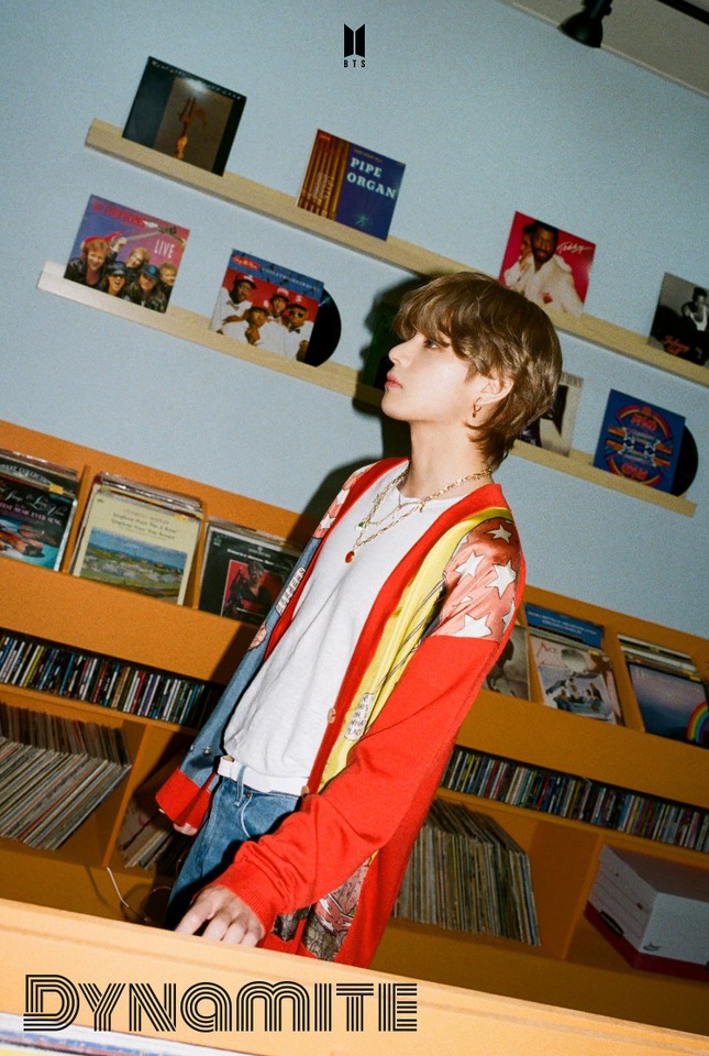 Chưa đầy 12 giờ sau khi phát hành MV Dynamite, BTS đã rải “thính” về một MV Dynamite khác ảnh 2