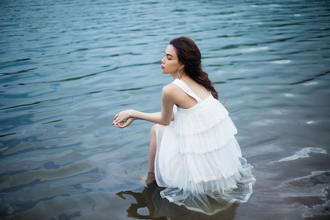 Hồ Ngọc Hà mang bầu vẫn không ngại lội xuống hồ thực hiện bộ ảnh đẹp mê hồn cho album mới ảnh 6