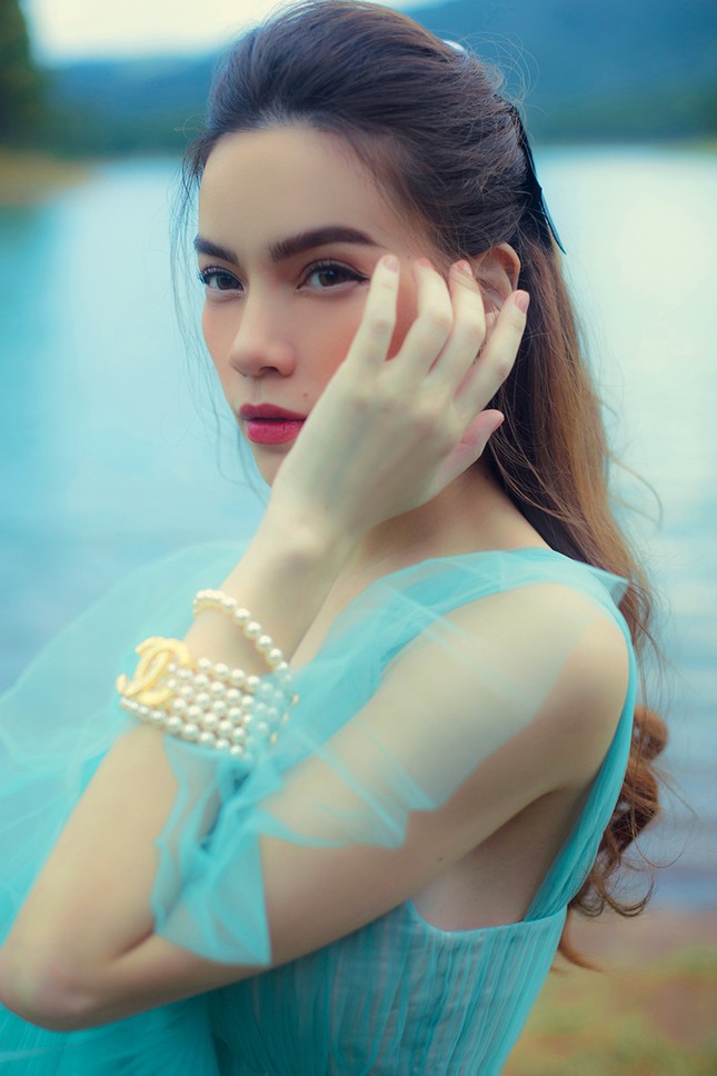 Hồ Ngọc Hà mang bầu vẫn không ngại lội xuống hồ thực hiện bộ ảnh đẹp mê hồn cho album mới ảnh 3