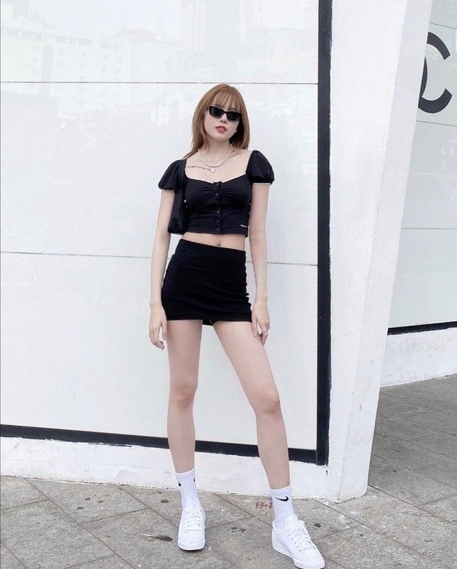 Học ngay bí kíp phối đồ tạo “bão like” của Ngọc Trinh, Hiền Hồ, Quỳnh Anh Shyn... tuần qua ảnh 1