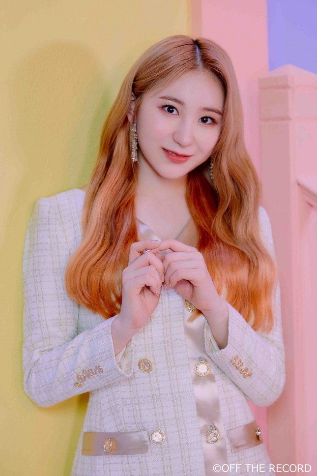 IZ*ONE bị chê ăn mặc "bảo thủ, thiếu trẻ trung" trong loạt ảnh nhá hàng cho album mới ảnh 4