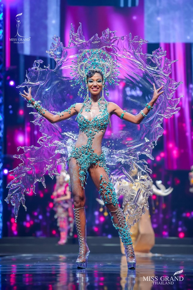 Sốc xỉu với loạt trang phục dân tộc siêu hoành tráng của Miss Grand Thái Lan 2020 ảnh 6