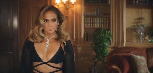 Jennifer Lopez, Demi Lovato & Erin Moriarty gia nhập dàn sao quốc tế diện đồ Công Trí ảnh 1
