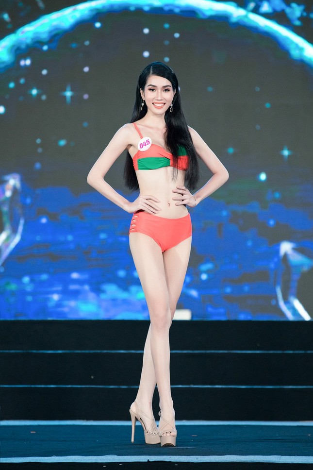 Top 40 Hoa Hậu Việt Nam 2020 khoe body cực phẩm với áo tắm trên sân khấu Bán kết ảnh 10