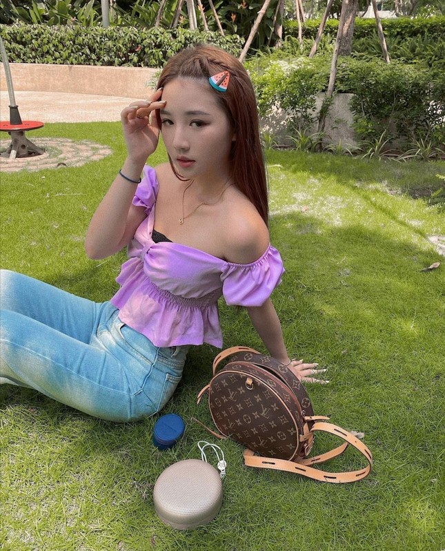 Học Quỳnh Anh Shyn, Jun Vũ, AMEE… cách phối sắc tím với trang phục Thu Đông cực đẹp ảnh 3