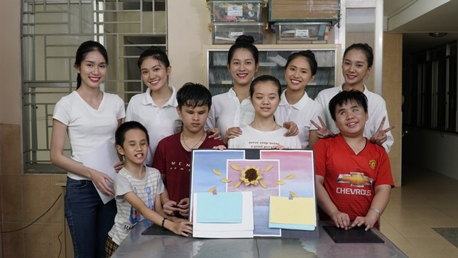 Tập 2 Người Đẹp Nhân Ái: Thí sinh Hoa Hậu Việt Nam 2020 tri ân người lái đò khiếm thị ảnh 4