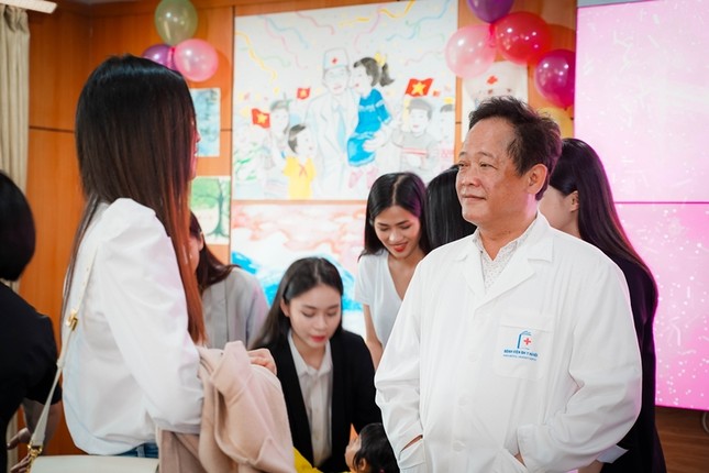 Dự án Nhân ái của Hoa Hậu Việt Nam gây xúc động với câu chuyện từ người phụ nữ bị hủy dung ảnh 2