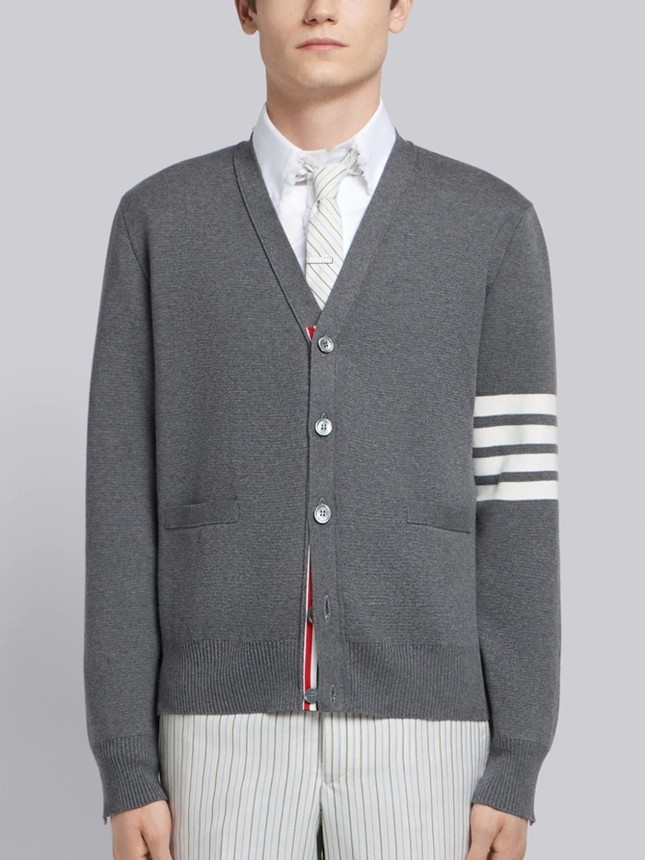 Chiếc áo cardigan Linh Ngọc Đàm mặc đến thăm nhà Độ Mixi nhìn đơn giản mà hóa ra cực hot ảnh 1