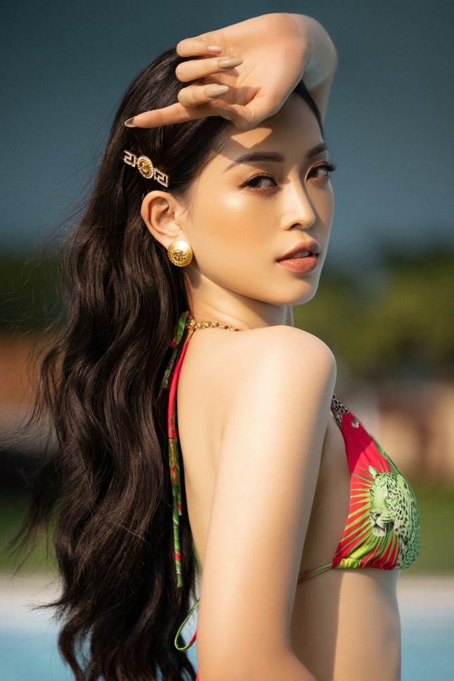 Cận cảnh nhan sắc quyến rũ của Hoa hậu Tiểu Vy và hai Á hậu ngày cuối đương nhiệm ảnh 4