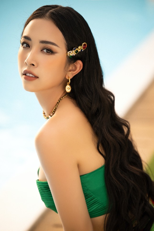 Cận cảnh nhan sắc quyến rũ của Hoa hậu Tiểu Vy và hai Á hậu ngày cuối đương nhiệm ảnh 5