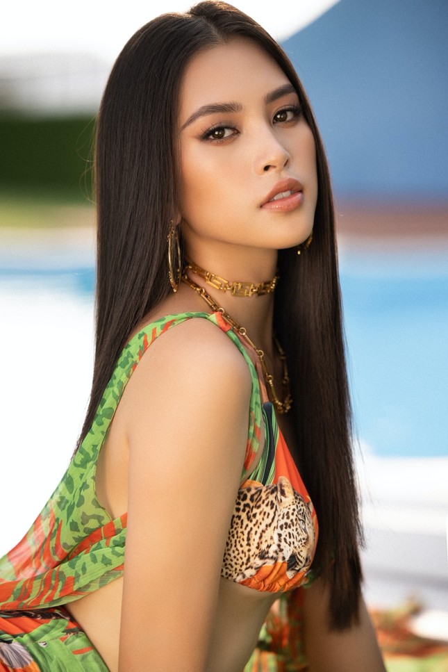 Cận cảnh nhan sắc quyến rũ của Hoa hậu Tiểu Vy và hai Á hậu ngày cuối đương nhiệm ảnh 1