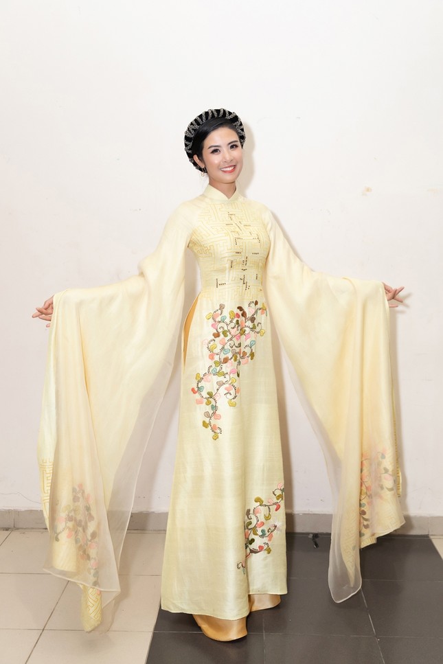 Nhan sắc đẳng cấp của 5 cựu hoa hậu từ thảm đỏ tới hậu trường đêm CK Hoa Hậu Việt Nam 2020 ảnh 4