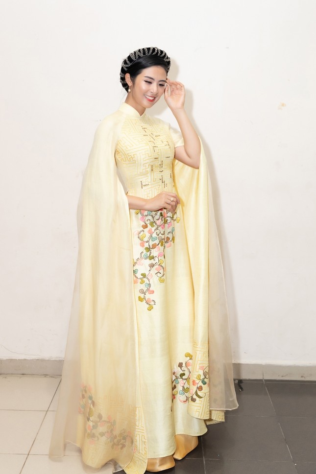 Nhan sắc đẳng cấp của 5 cựu hoa hậu từ thảm đỏ tới hậu trường đêm CK Hoa Hậu Việt Nam 2020 ảnh 5