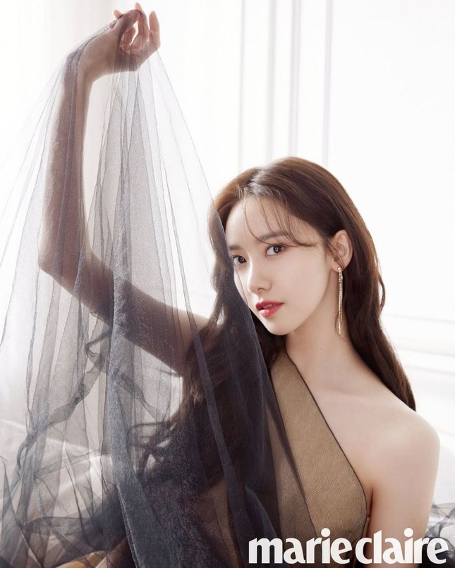 Netizen Hàn đổi danh xưng từ “nữ thần” sang “công chúa” cho Yoona chỉ vì tấm ảnh bìa này ảnh 2