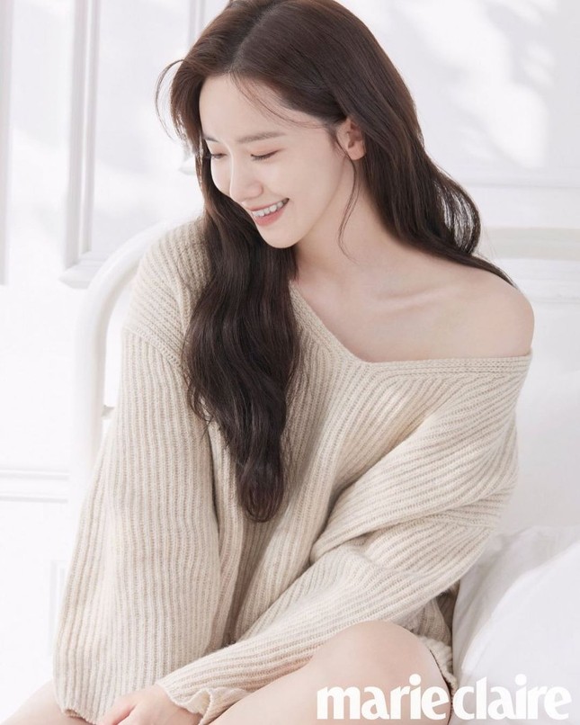 Netizen Hàn đổi danh xưng từ “nữ thần” sang “công chúa” cho Yoona chỉ vì tấm ảnh bìa này ảnh 6