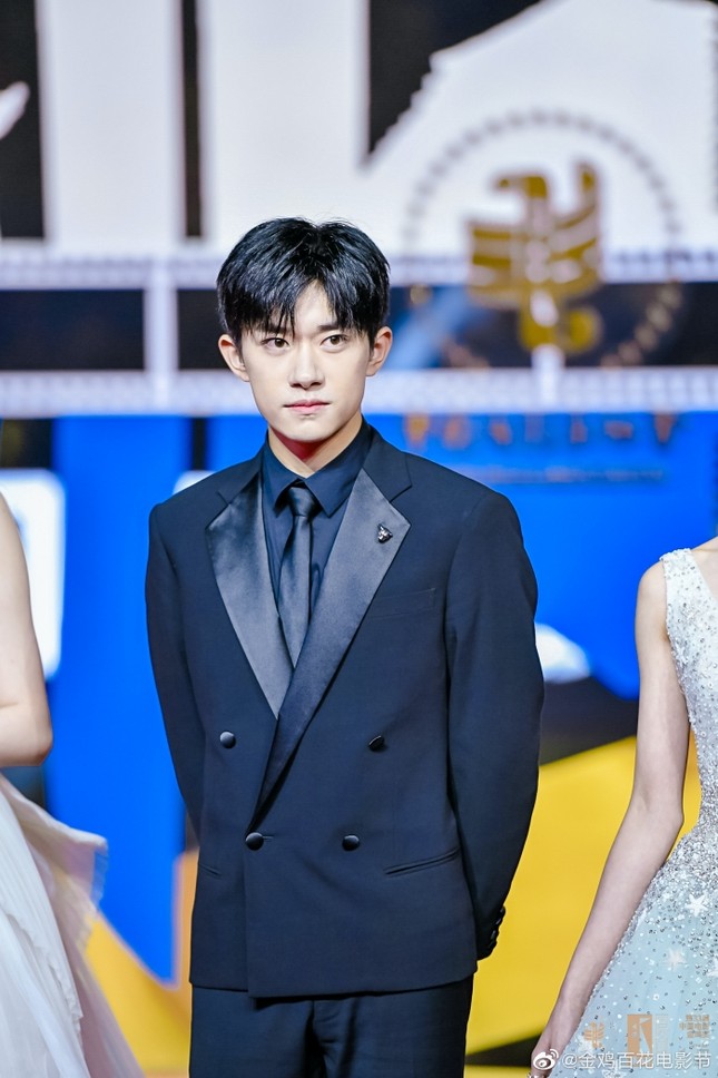 Thảm đỏ Kim Kê: Quan Hiểu Đồng xinh như công chúa, Lý Hiện nổi bật trong dàn nam thần ảnh 6