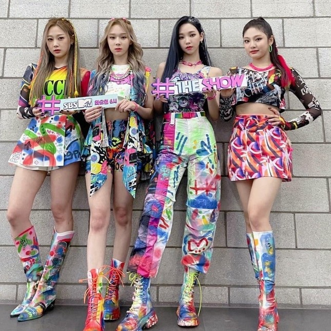 Xét về trang phục sân khấu, netizen cho rằng stylist BLACKPINK thua stylist aespa ở 1 điểm ảnh 2