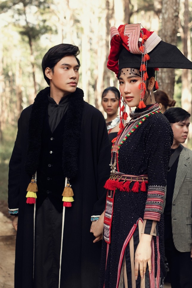 Thúy Ngân “hóa thân” thành cô gái dân tộc xinh đẹp cuốn hút giữa rừng thông ảnh 4