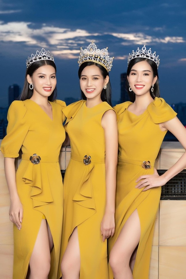 Soi trang phục Top 3 Hoa Hậu Việt Nam 2020 sau đăng quang: Không tìm được điểm nào để chê ảnh 6
