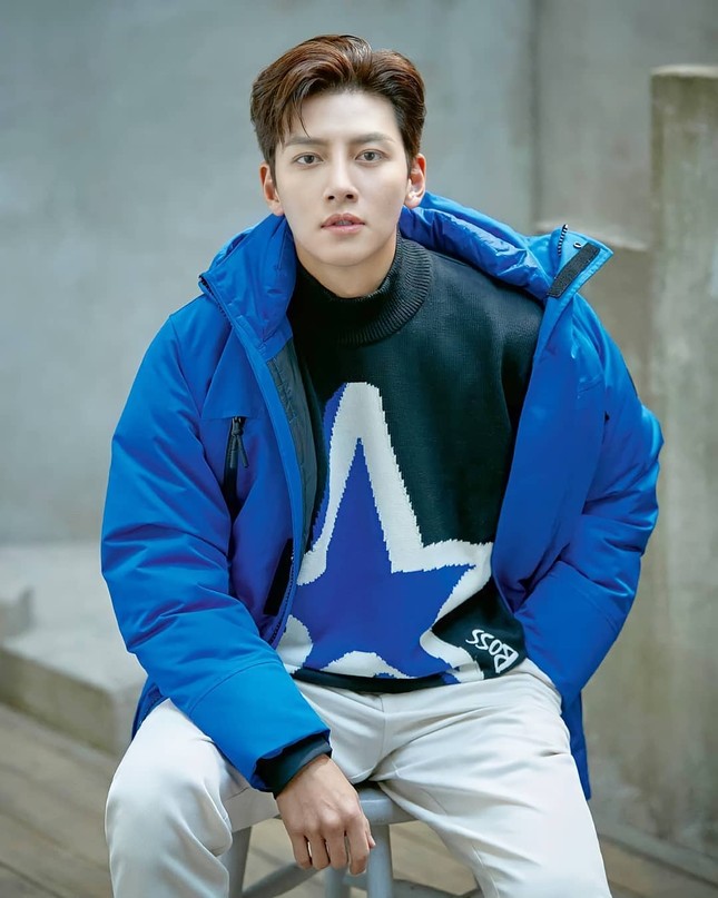 Ji Chang Wook đẹp trai “vi diệu” trên bìa tạp chí Esquire Hồng Kông nhưng có gì đó sai sai ảnh 4