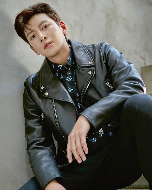 Ji Chang Wook đẹp trai “vi diệu” trên bìa tạp chí Esquire Hồng Kông nhưng có gì đó sai sai ảnh 7