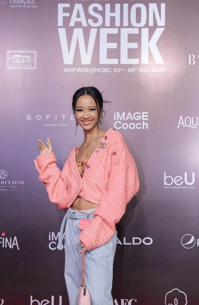 VIFW ngày 2: Karik diện phong cách yukata, Suboi ăn diện đồ hiệu “chặt chém” hết cỡ ảnh 2