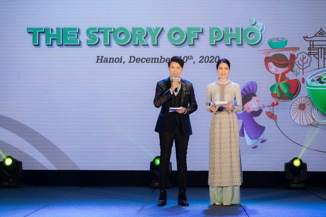 Á hậu Phương Anh lần đầu làm MC, “bắn” song ngữ Anh-Pháp cực đỉnh cùng chính khách quốc tế ảnh 1