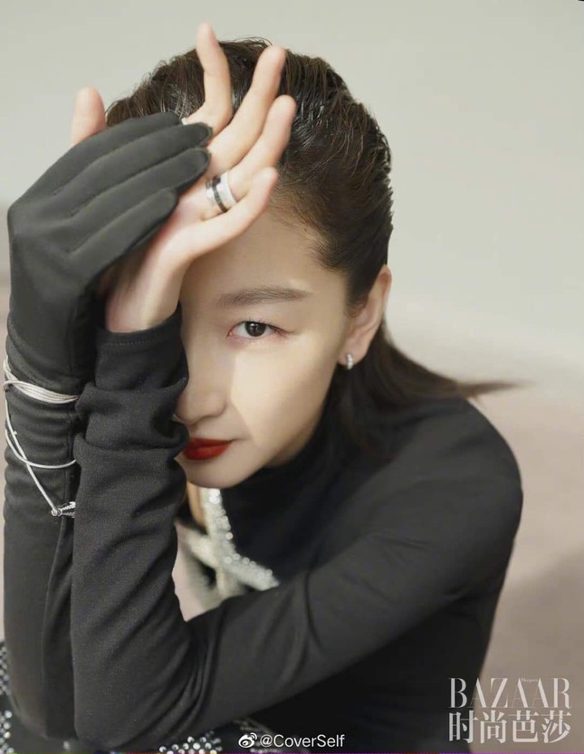 Tam kim Ảnh hậu Châu Đông Vũ bị chê “kém sang” trên bìa khai niên tạp chí Harper’s BAZAAR ảnh 7