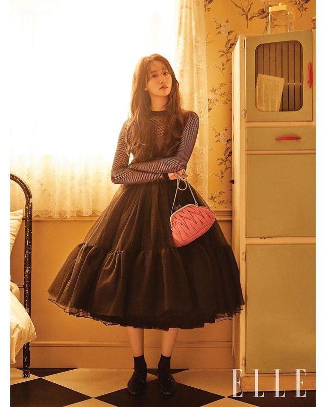 Jang Won Young và Yoona so kè nhan sắc trên ELLE Hàn, thật khó tin là chênh nhau 14 tuổi ảnh 1
